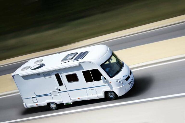 Camping-cars et remorques équipés d’un traceur GPS SwissTracking